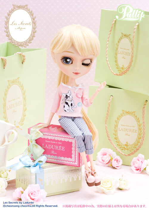 **The outer box is torn / Les Secrets by Laduree 
