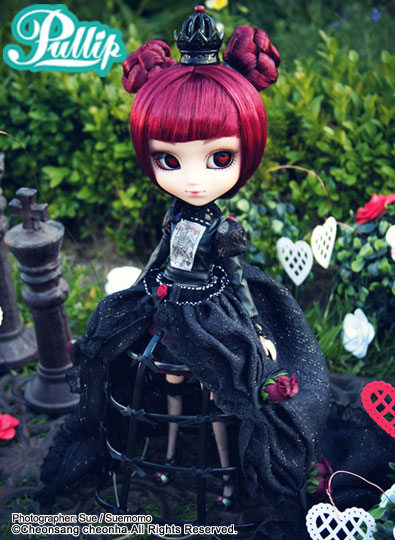 Lunatic Queen **The outer box is torn