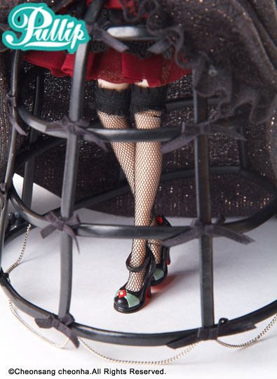 Lunatic Queen **The outer box is torn